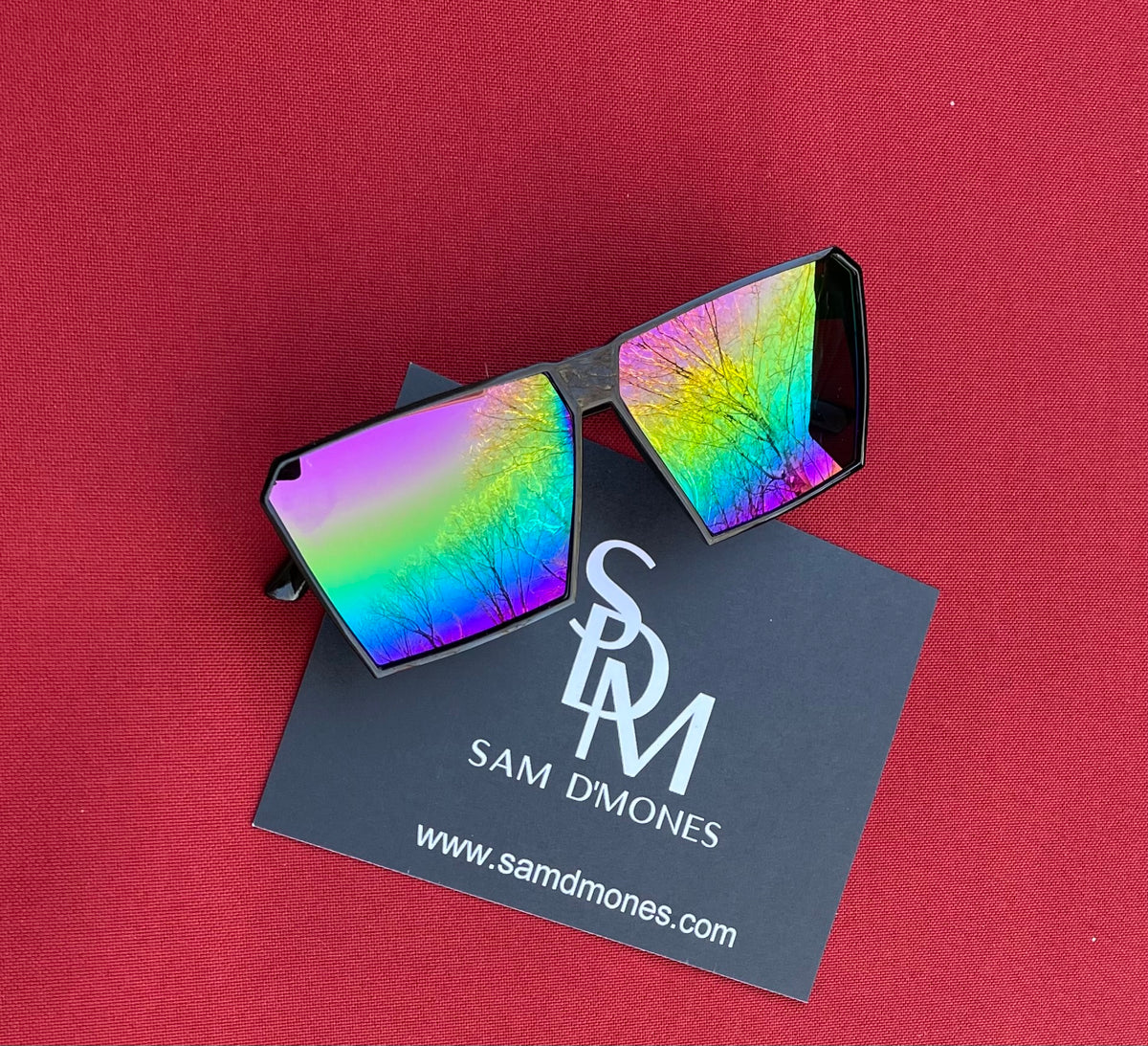 Black square sunglasses, alternate view