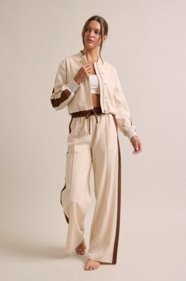 Brown and cream jacket and pant set for travel, cream and brown travel airport sweat suit, women’s travel set, women’s jogging set in cream and brown