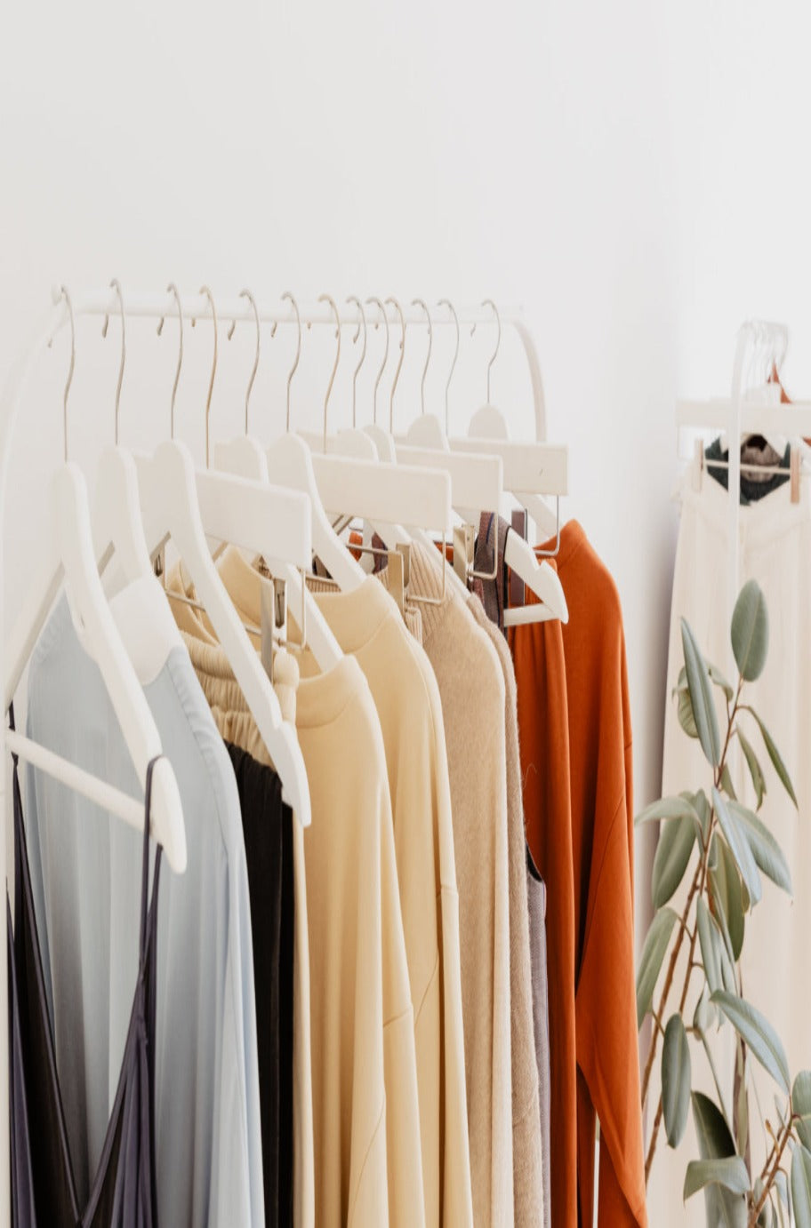 Vivian Abreu, personal stylist, during a styling session