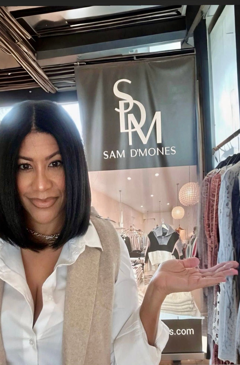 Vivian Abreu, personal stylist, during a styling consultation