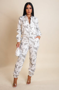 Women’s white Floral airport travel jacket and pants set, women’s chic wear, women’s floral two piece set