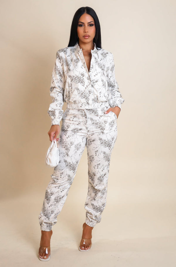 Women’s white Floral airport travel jacket and pants set, women’s chic wear, women’s floral two piece set