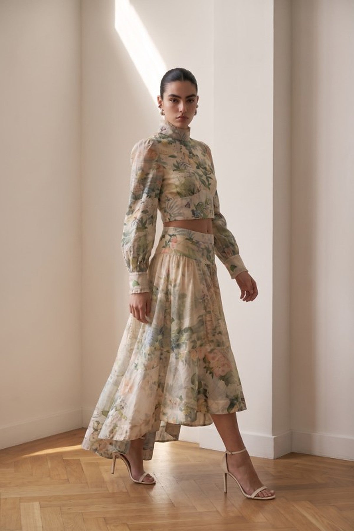 The Giardino Set in motion, showing the full balloon sleeves and the sweep of the high-low floral skirt