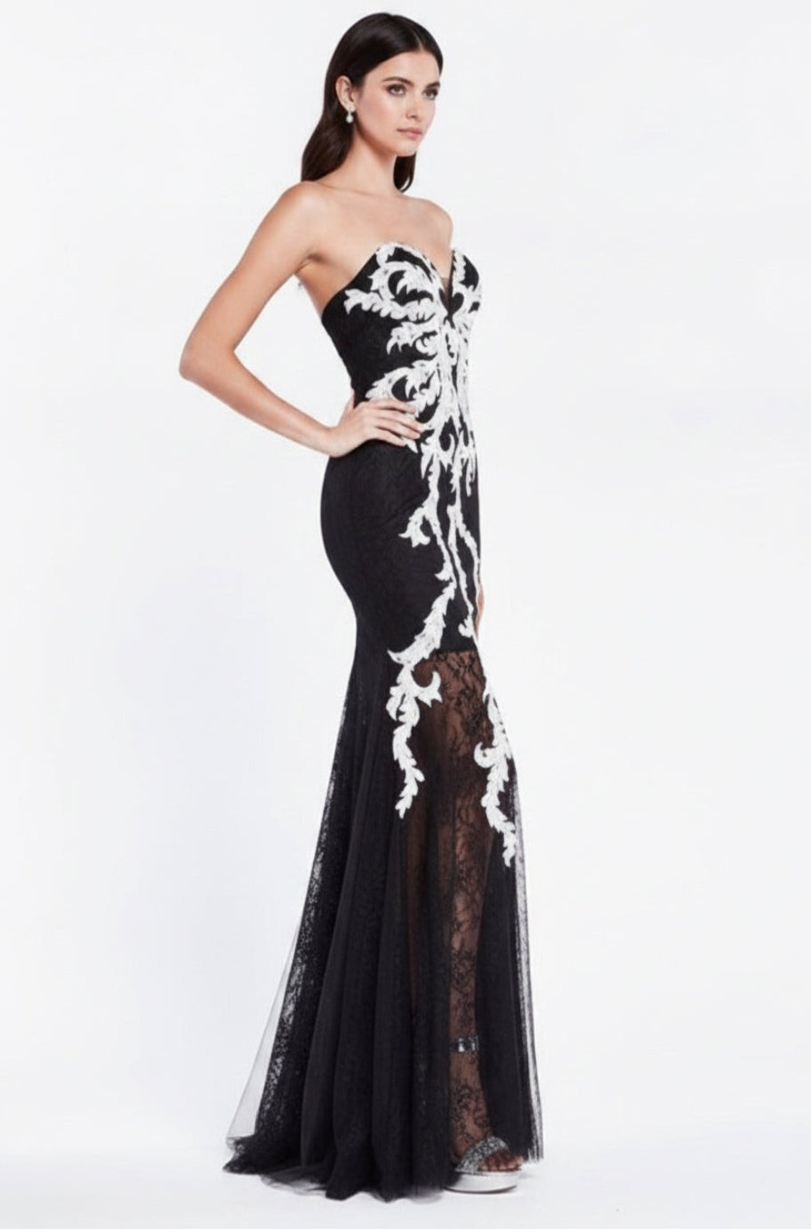 Black and white sweetheart neckline mermaid gown